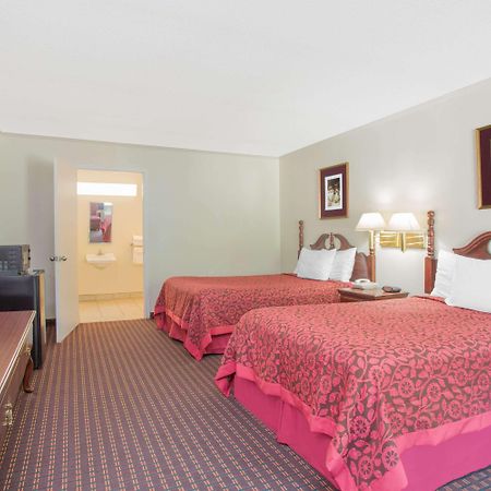 Days Inn Milledgeville Exterior photo