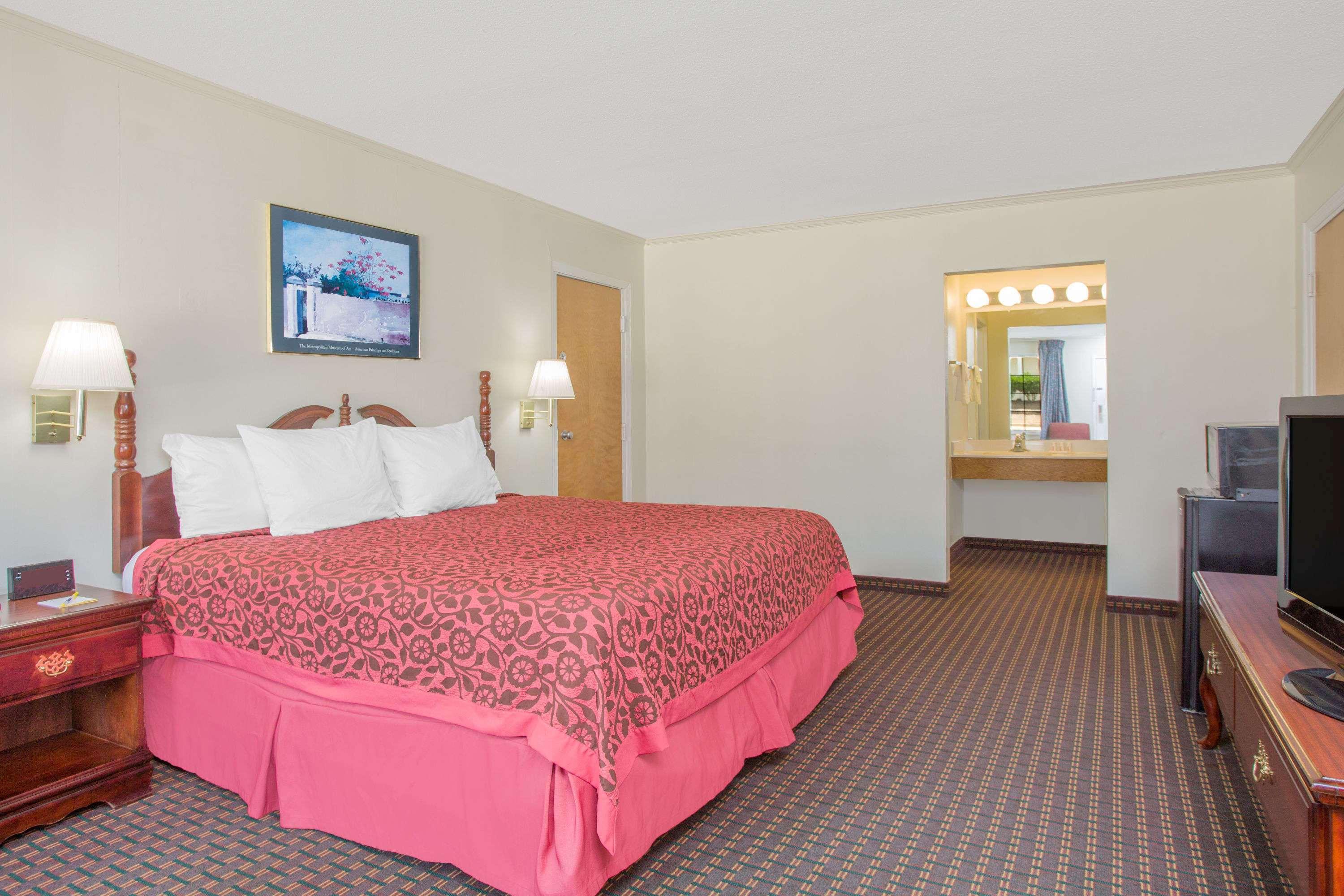 Days Inn Milledgeville Exterior photo