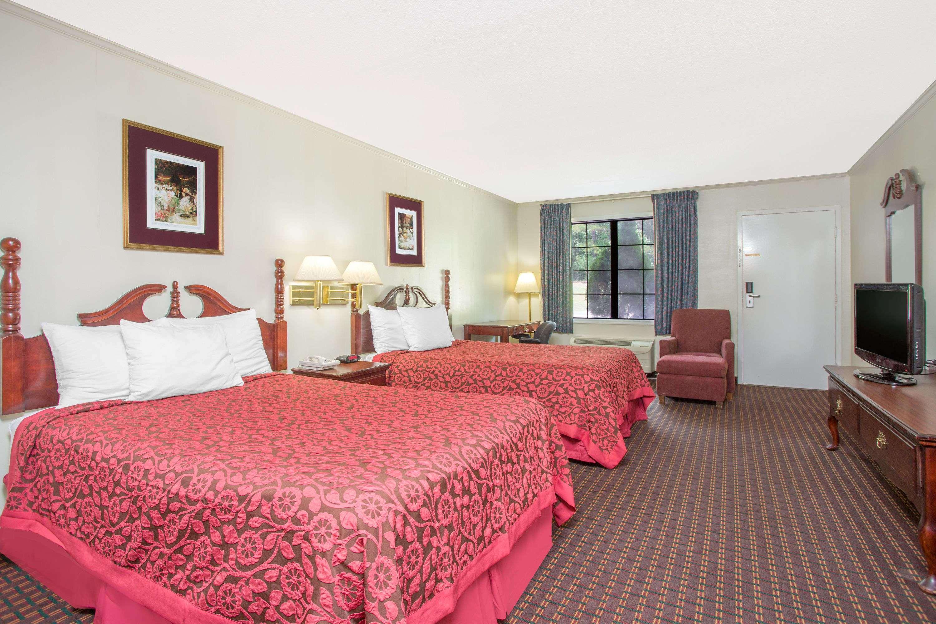 Days Inn Milledgeville Exterior photo