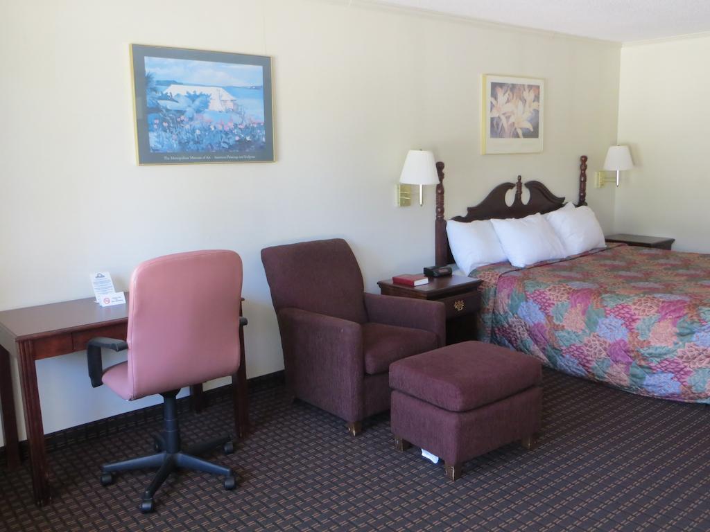 Days Inn Milledgeville Exterior photo